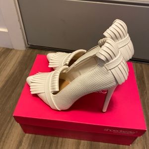 Shoe Dazzle White Pumps 8.5